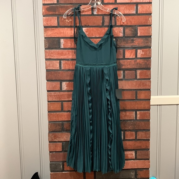 Lulu’s Emerald Green - Picture 6 of 14